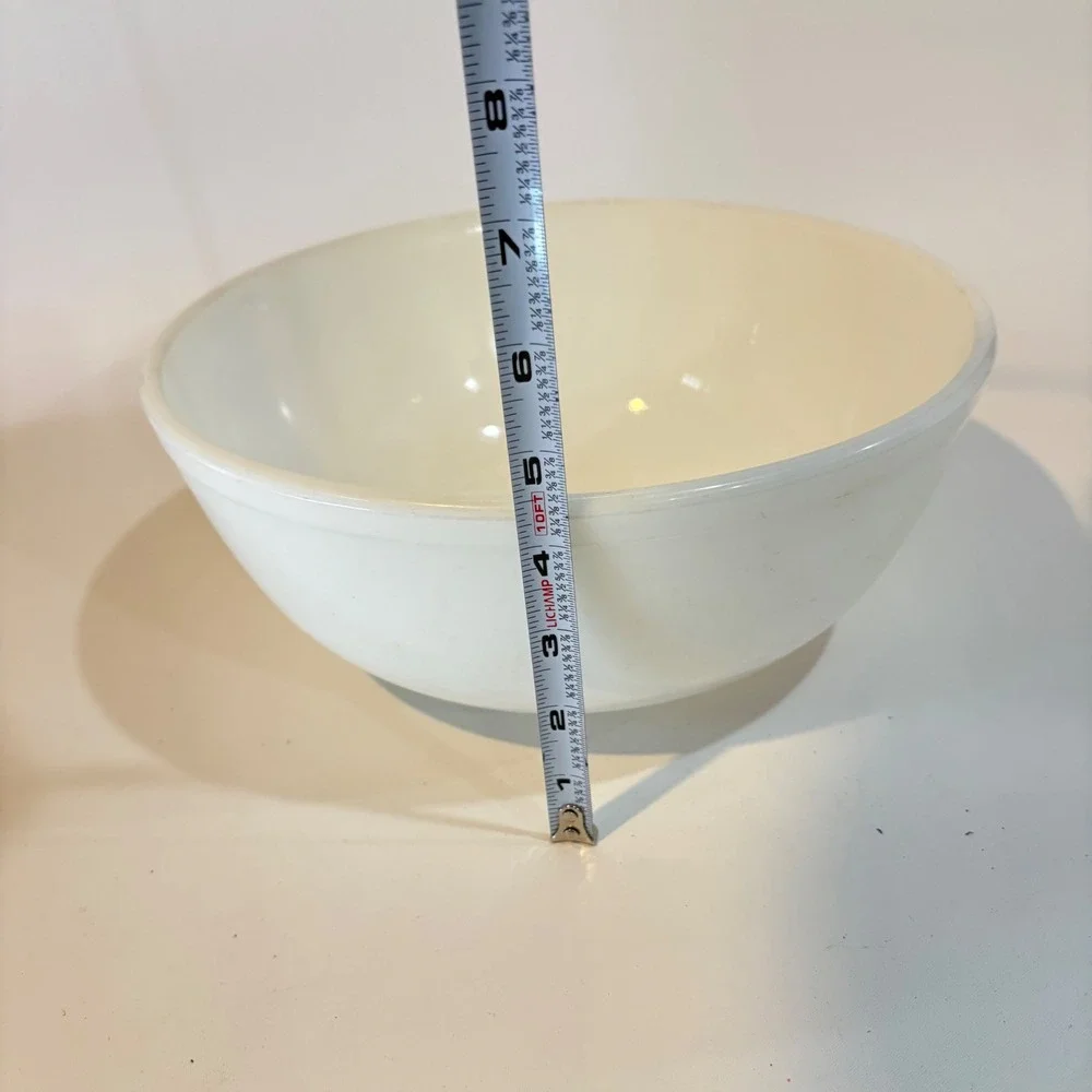 Vintage Pyrex 403 White Milk Glass Mixing Bowl 2.5 Quart Round Nesting Bowl